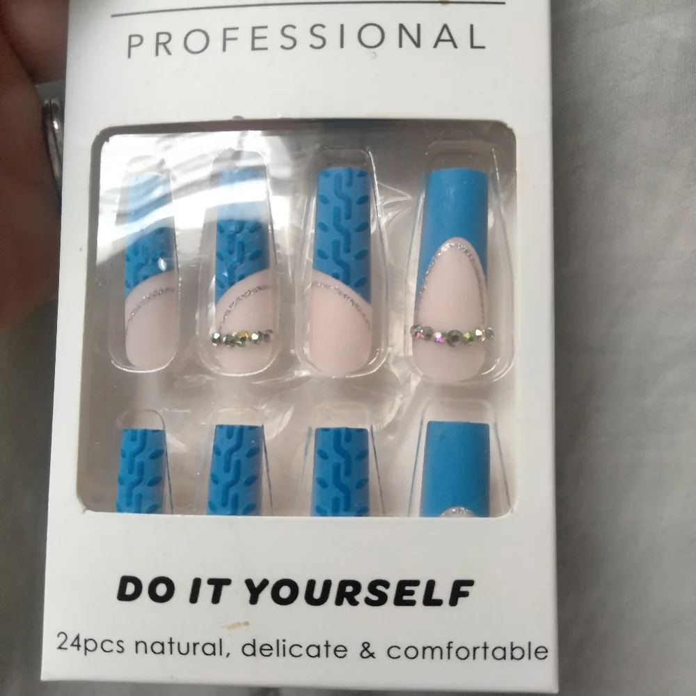 Nails - Picture 4 of 4
